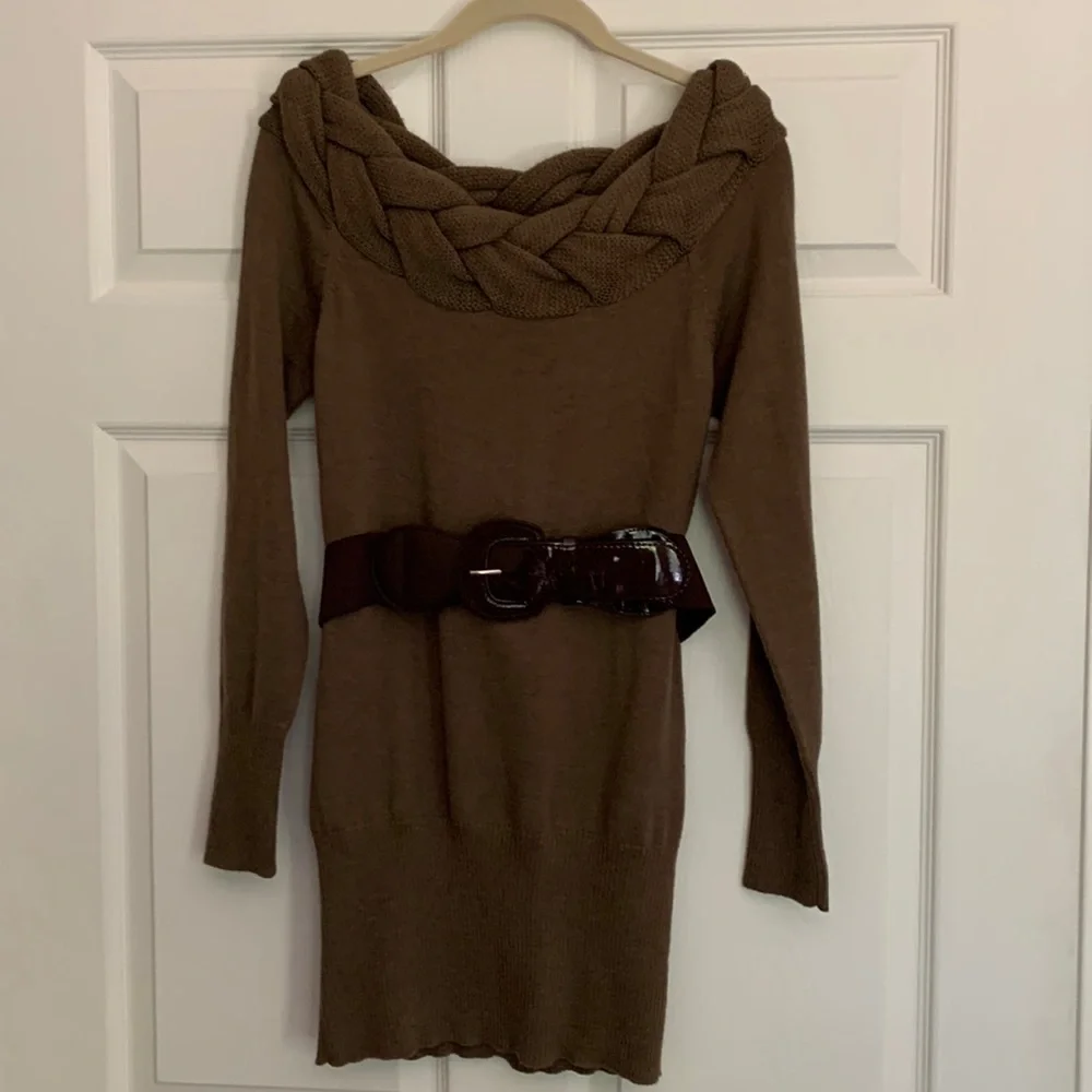 Venus Sweater - Picture 1 of 2